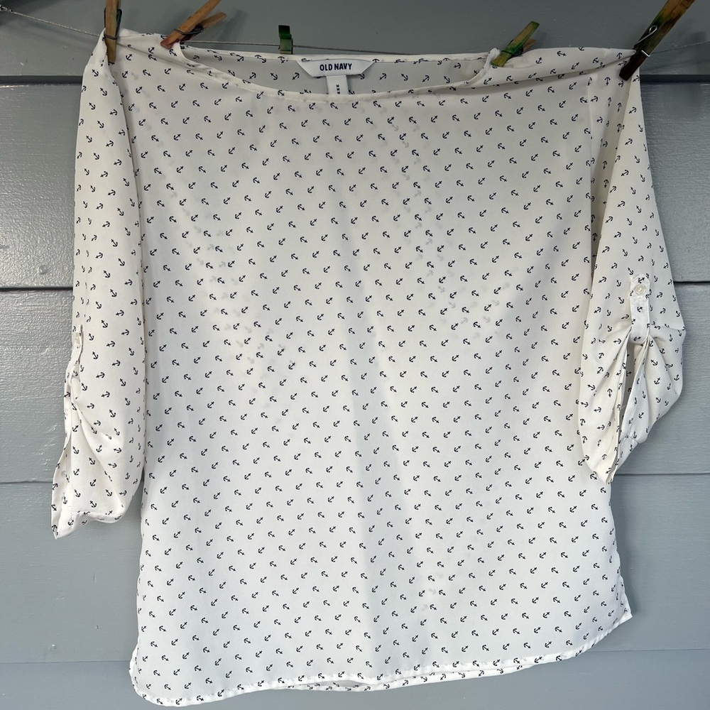 Off white with blue anchors womens Old Navy top